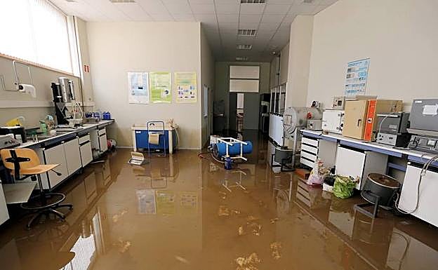 Estado en el que quedaron los laboratorios de la Escuela Politécnica. 