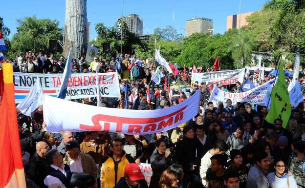 Trabajadores se manifiestan por las pensiones. 