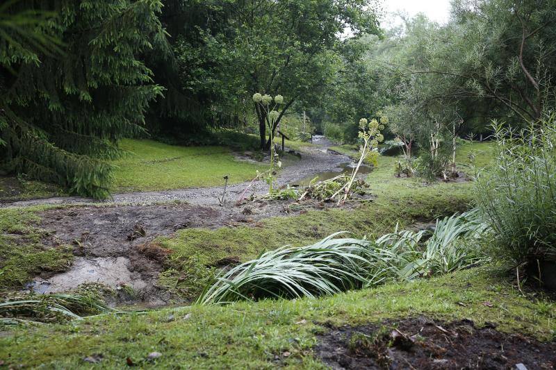 La limpieza en distintas zonas de la ciudad y el balance de daños ocupa este martes a los afectados por la lluvia caída en los últimos días