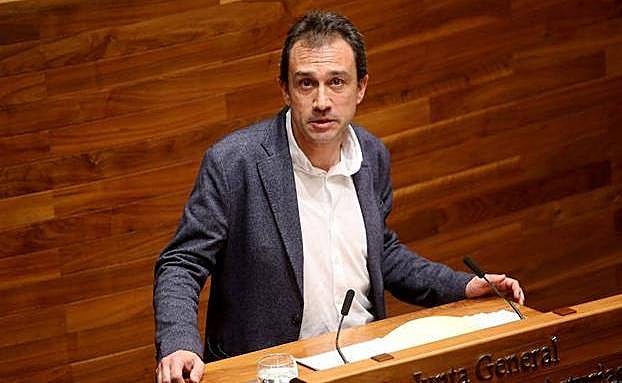 IU propone ayudas directas para volar a Asturias a los emigrantes en países con costosa conexión aérea