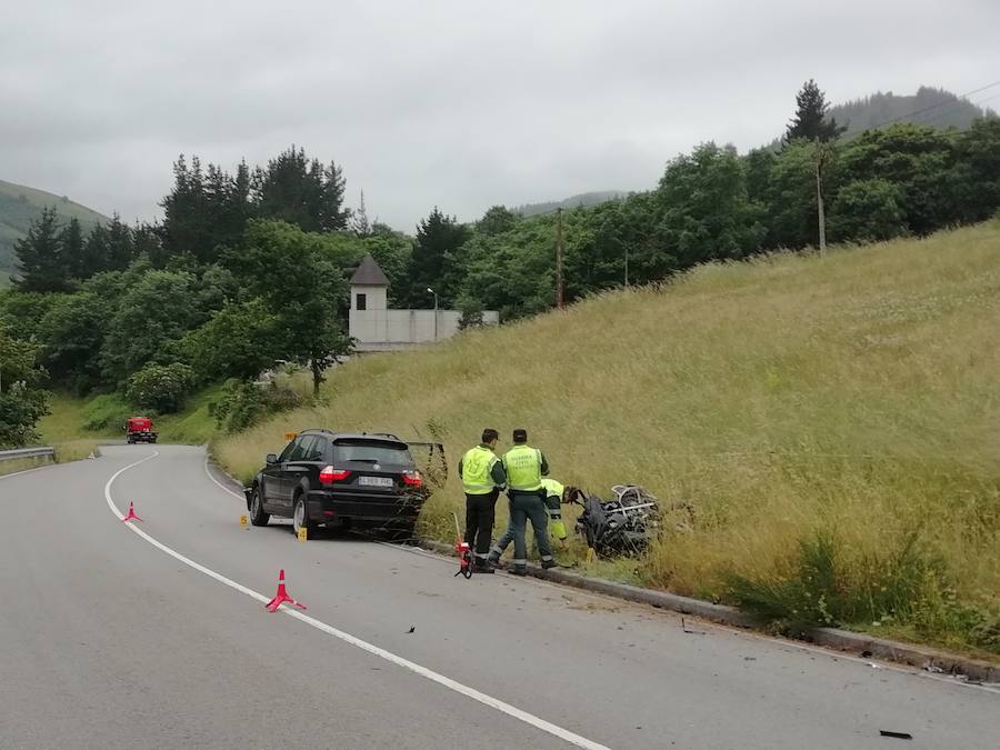 Fotos: Muere un motorista en un accidente de tráfico en Tineo