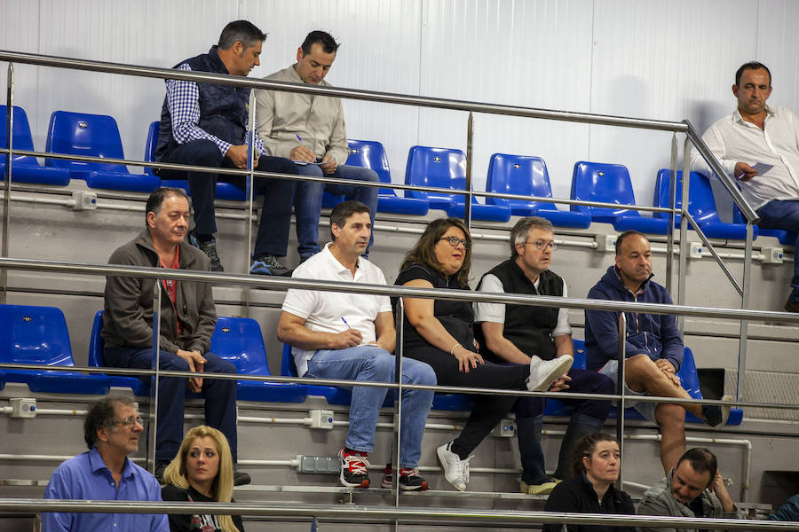 El primer bonito de la temorada subastado en EL Musel alcanzó el precio de 16,97 euros el kilo. En total fueron rulados 5.300 kilos del túnido