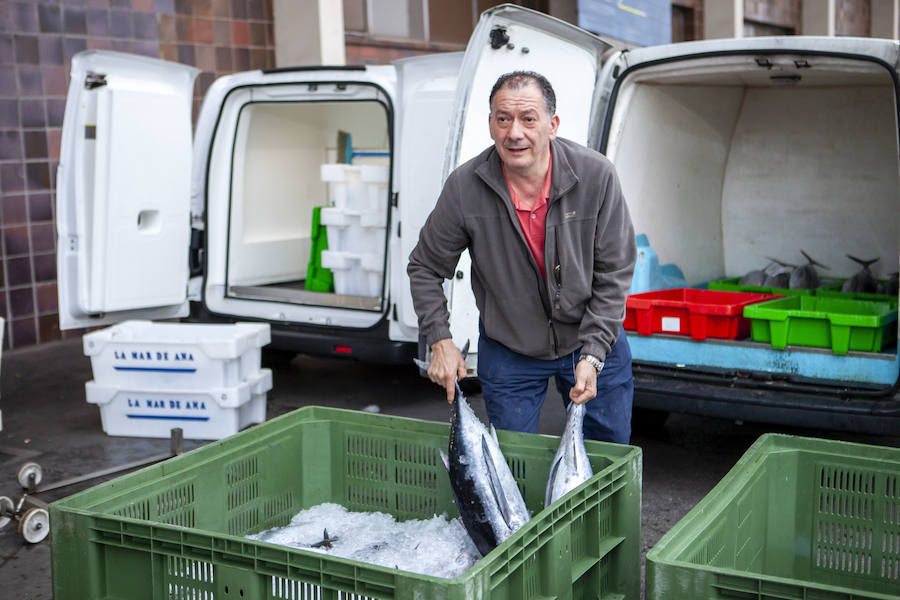 El primer bonito de la temorada subastado en EL Musel alcanzó el precio de 16,97 euros el kilo. En total fueron rulados 5.300 kilos del túnido