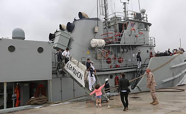 El remolcador de la Armada Mahón abre sus puertas