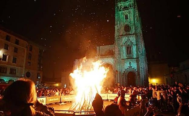 La noche de San Juan en la plaza de la Catedral costará 36.000 euros