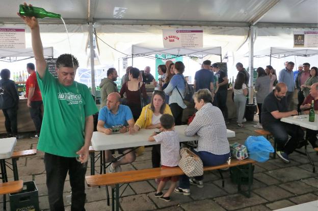 Interior de la carpa de Exposidra, en Nava. 