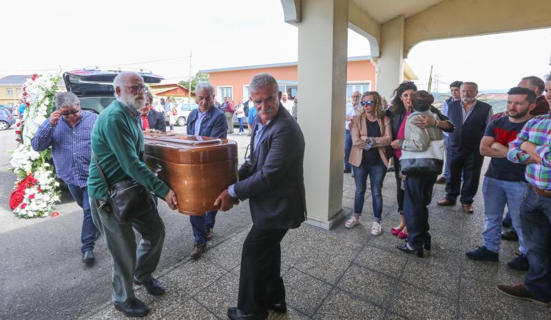 La parroquia gozoniega de Laviana, de donde era natural, acogió el funeral por el responsable de prensa de la Universidad