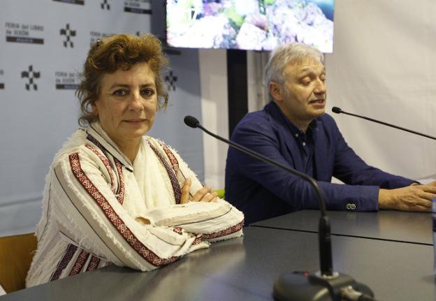 Ángeles Caso, en primer término, durante la presentación de 'Nosotros, los Rivero'. 