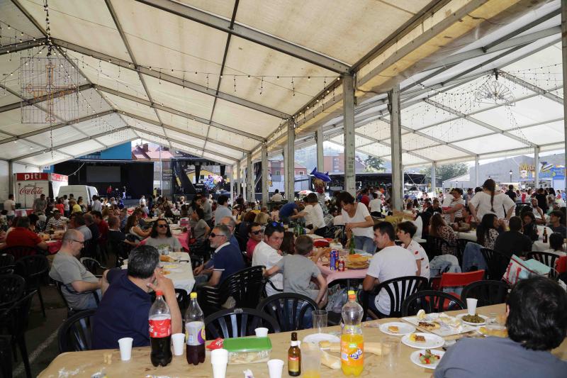 La merienda campestre comenzó pasadas las cinco de la tarde