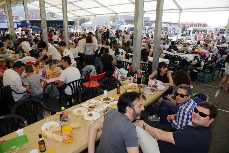 La merienda campestre comenzó pasadas las cinco de la tarde