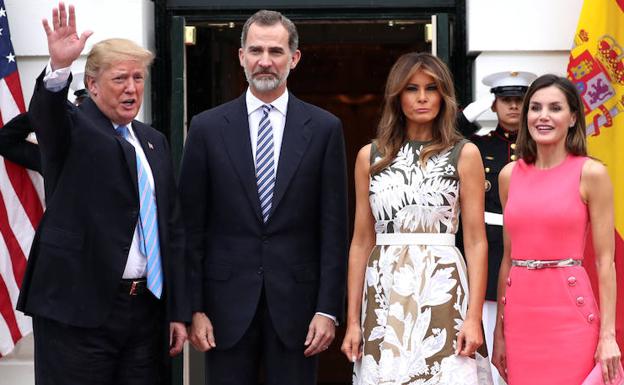 Donald Trump (1i), Felipe VI (2i), Melania Trump (3i) y Letizia. 
