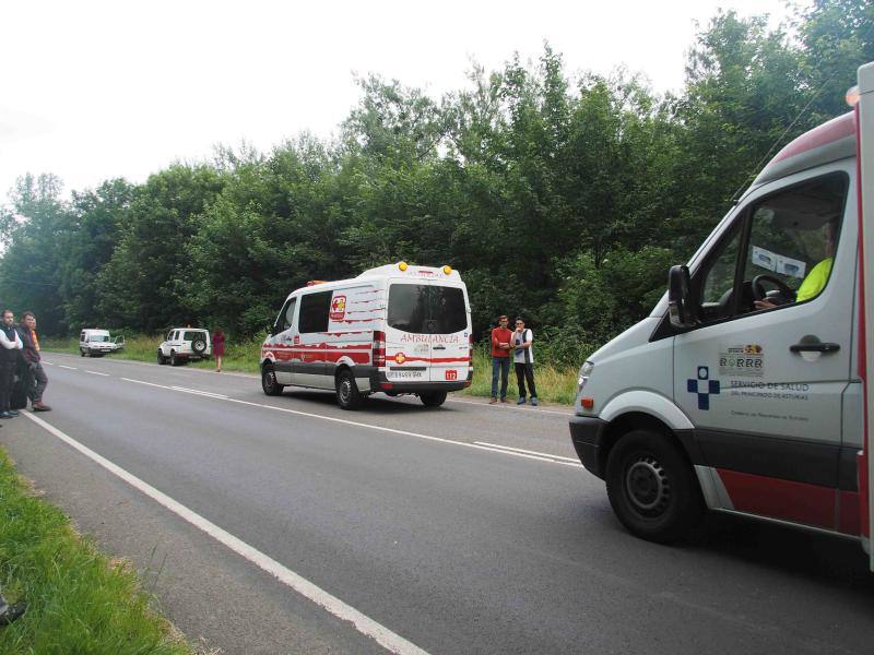 Una joven de 24 años de Cangas de Onís ha fallecido en un accidente ocurrido en la AS-114 en Corao en el que se han visto implicados cuatro vehículos. Otras dos personas han resultado heridas de consideración.