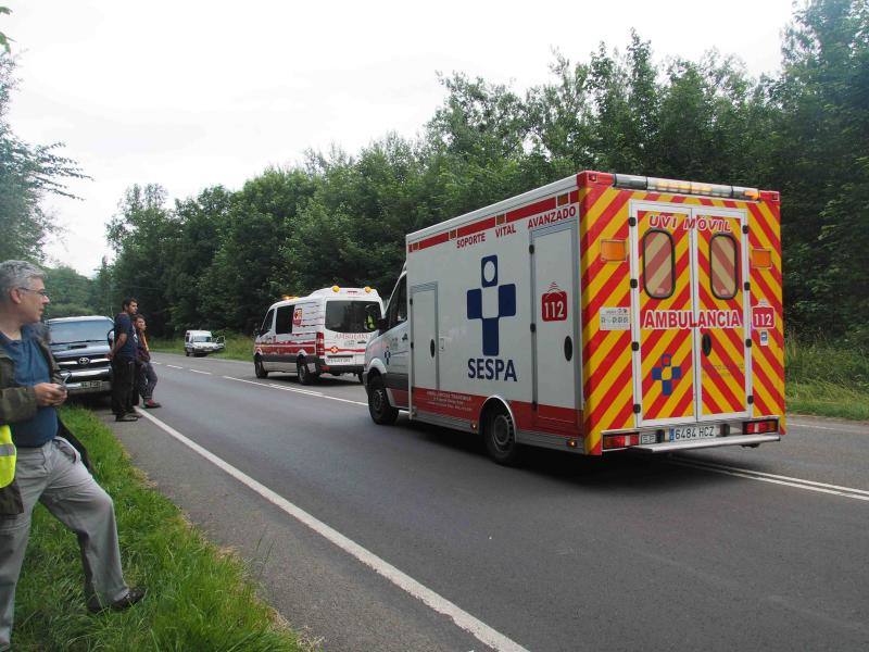 Una joven de 24 años de Cangas de Onís ha fallecido en un accidente ocurrido en la AS-114 en Corao en el que se han visto implicados cuatro vehículos. Otras dos personas han resultado heridas de consideración.