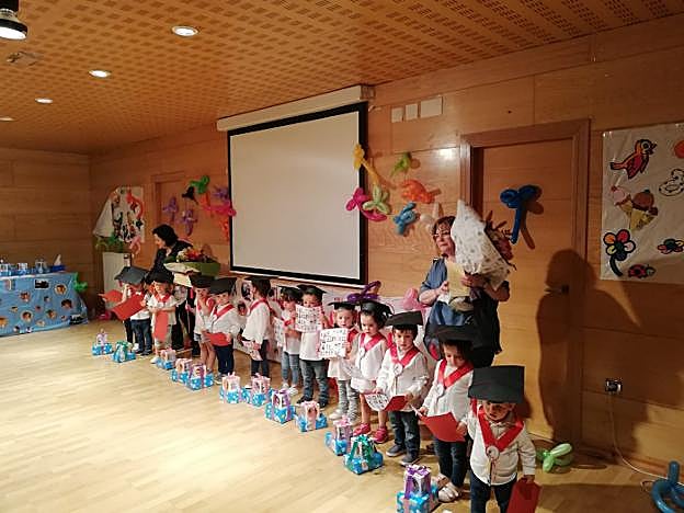 Gala de graduación de la guardería Globos. :: E. C.