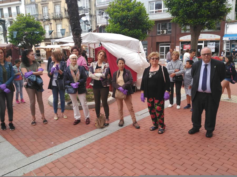 Fotos: Concentración contra la libertad provisional de &#039;La Manada&#039; en Luarca