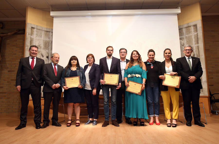 Entre las actividades del programa festivo, la entrega de diplomas y la inauguración de un mural y una plaza en la que han participado autoridades locales y regionales