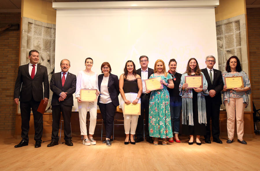 Entre las actividades del programa festivo, la entrega de diplomas y la inauguración de un mural y una plaza en la que han participado autoridades locales y regionales