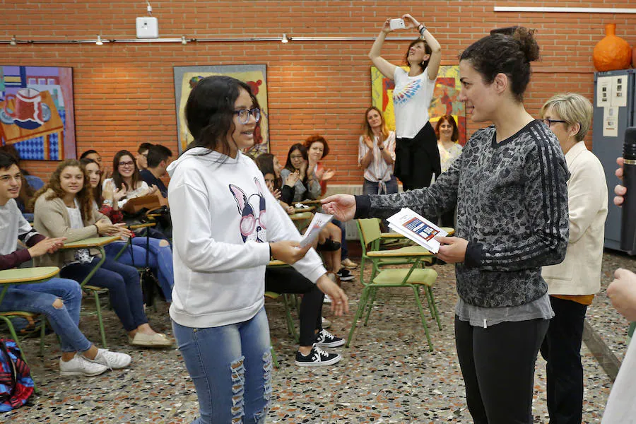 El IES Roces ha acogido este viernes la entrega de diplomas a los estudiantes que ha sido tutores en el 'Programa TEI' (Tutoría Entre Iguales)