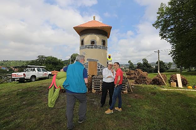 La hoguera reproduce el palomar de Nubledo y estará ubicada junto al hórreo del pantano. 