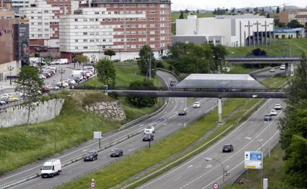 La falta de alternativa al parking de Los Prados bloquea el proyecto del bulevar de Santullano