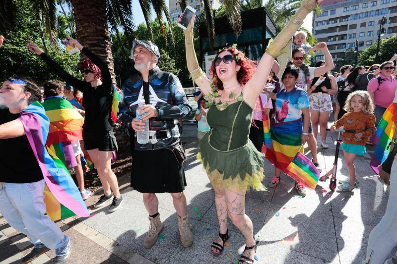 La manifestación del Orgullo, que reunió a cientos de personas, reclamó la urgente tramitación de una ley para proteger a las personas transexuales