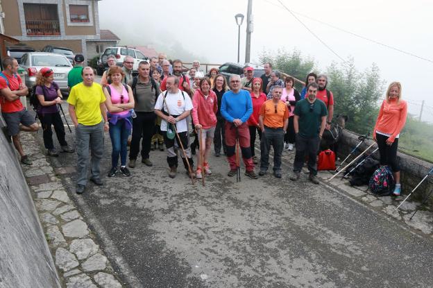 Inicio de la marcha desde La Foz al Monsacro. 