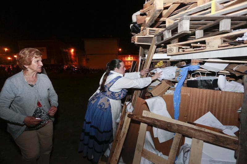 Fotos: La noche de San Juan ilumina Gijón