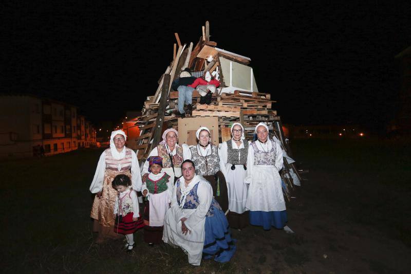 Fotos: La noche de San Juan ilumina Gijón