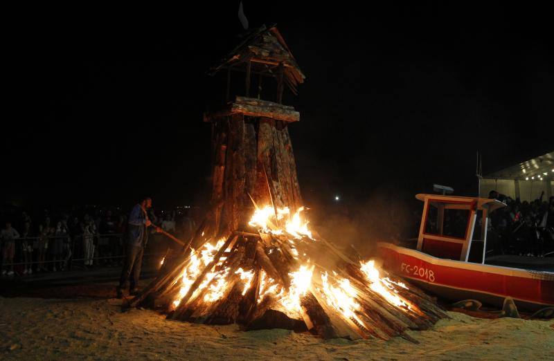 Fotos: La noche de San Juan ilumina Gijón