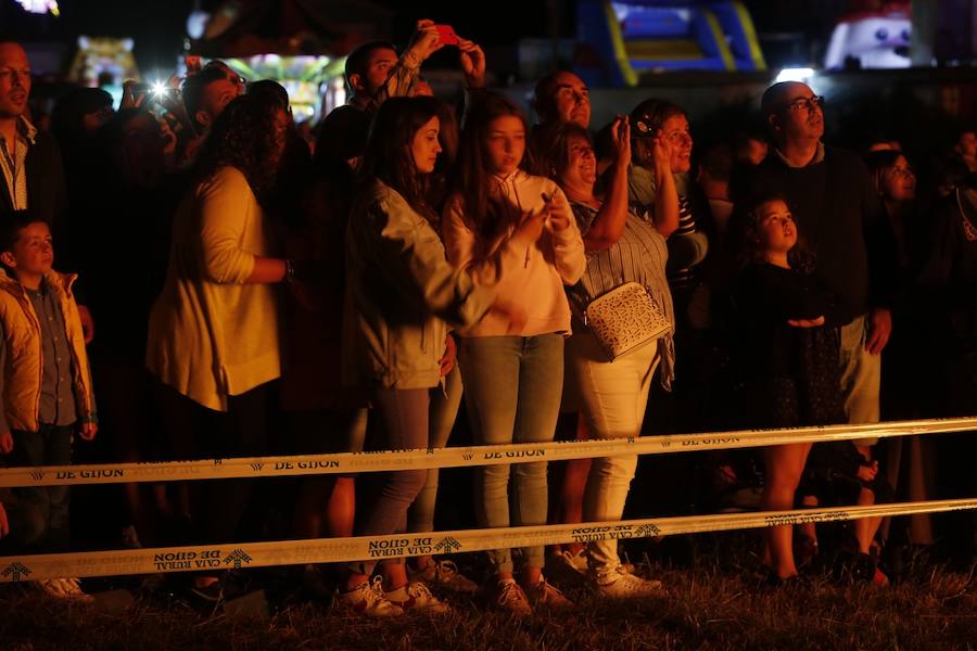 Fotos: La noche de San Juan ilumina Gijón