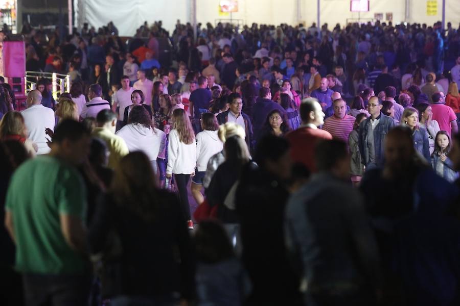 Fotos: La noche de San Juan ilumina Gijón