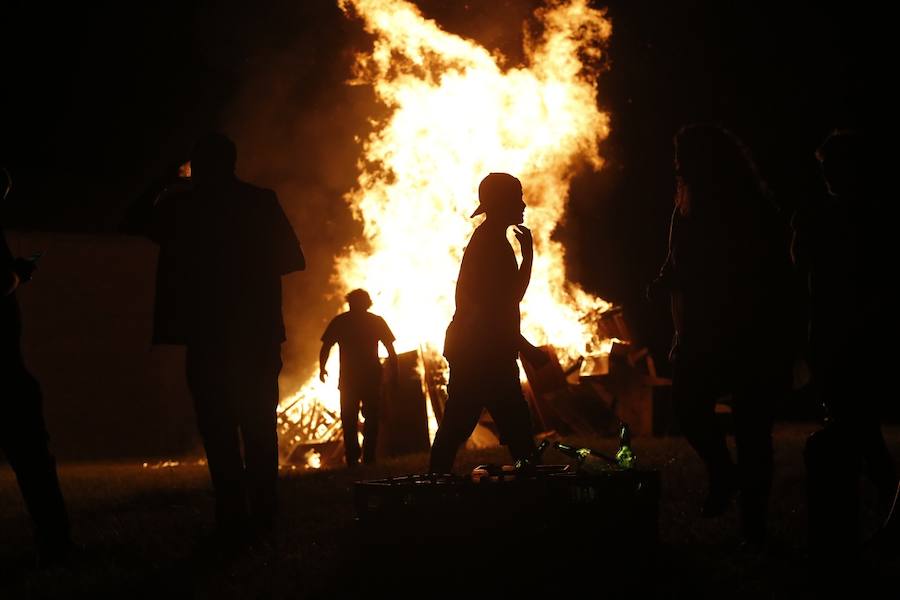 Fotos: La noche de San Juan ilumina Gijón