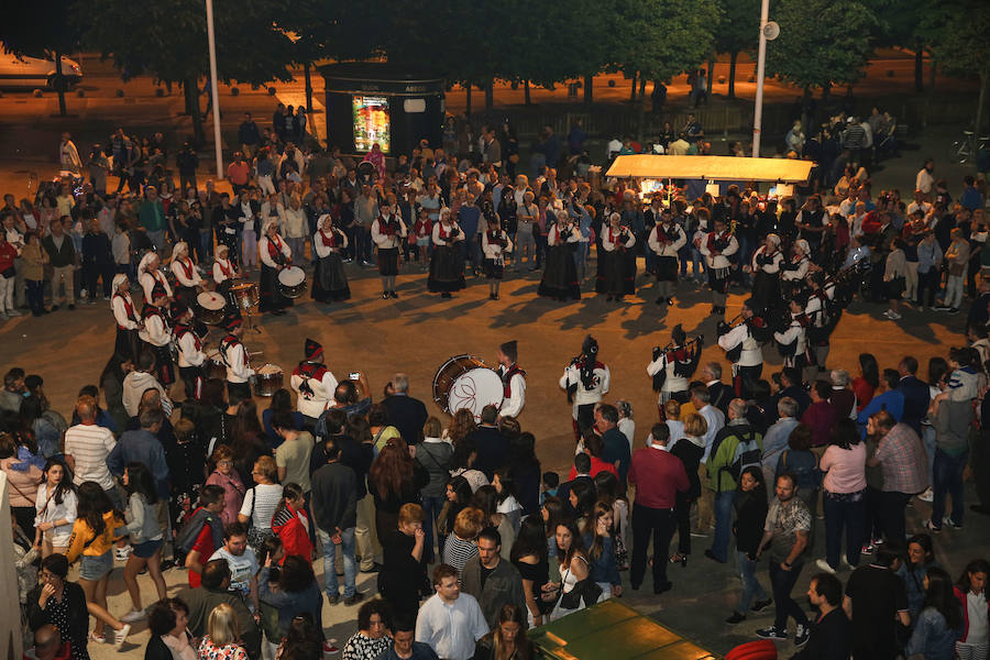 Fotos: Danza en torno al fuego de San Juan