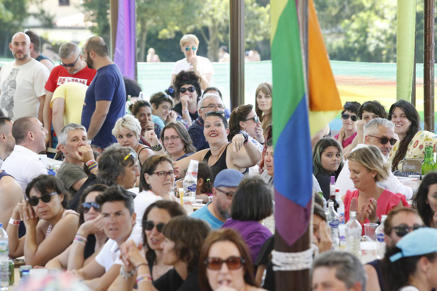 El camping de Deva acogió a cerca de 400 personas durante el fin de semana, con actividades específicas para jóvenes y familias