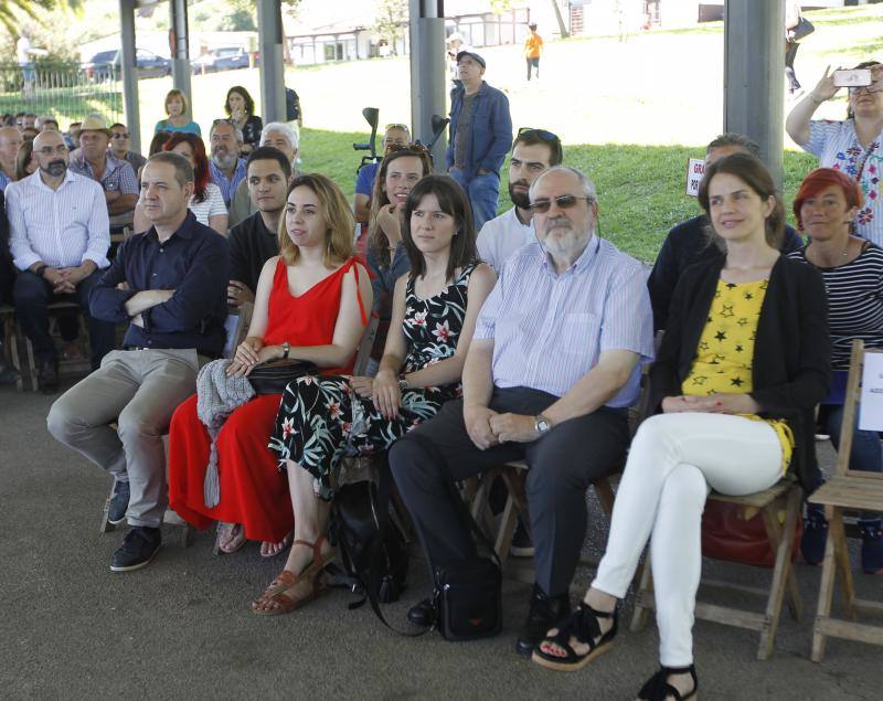El grupo de Conductas Adictivas de la Universidad de Oviedo, pin de plata junto a Berta Cid, psiquiatra de la UTT de Mieres.