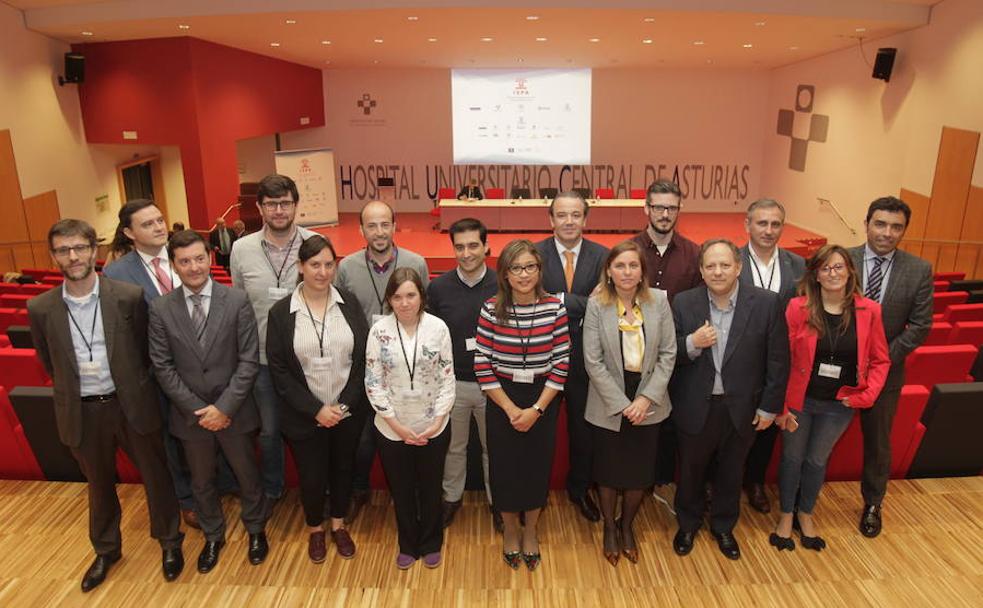 Representantes de empresas innovadoras relacionadas con la salud. Por la izquierda, Raúl del Coso (Wearables Techonologies), Rafael M. Permuy (Microviable Therapeutics), Rebeca Alonso (Nanovex Biotechnologies), Noelia Martínez (Microviable Therapeutics), Mariel Díaz (Triditive), Cristina Fanjul, directora del CEEI, Javier Ardura (Wearables Techonologies) y Henar Muñoz (BioQuochem). Detrás, por la izquierda, Francisco Morís (EntreChem), Celestino Álvarez (Adele Robots), Pablo Fanjul (Metrohm DropSens), Pedro Álvarez (Tesis Medical Solutions), Jorge Areces (Big Health Data Consulting), Carlos González (NeoSenTec), Javier Gómez (Human Analytics) y Manrique Canteli (Thingtrack).