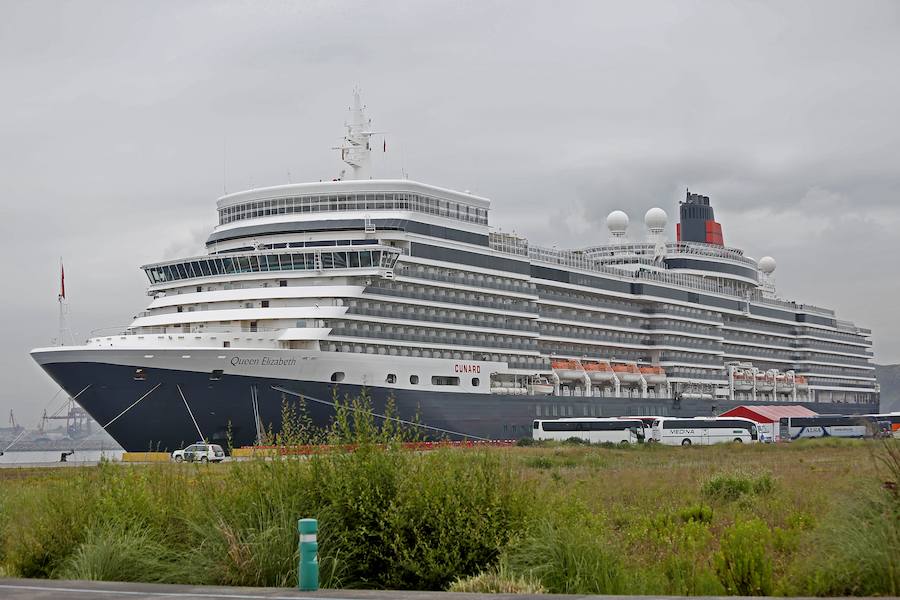 Con sus 293 metros de eslora y 8 metros de calado, llega a la ciudad con unos 2.000 pasajeros y es muy similar a su gemelo, Queen Victoria, que visitó la ciudad el 12 de abril. Ambos buques hacen escala en Gijón por primera vez