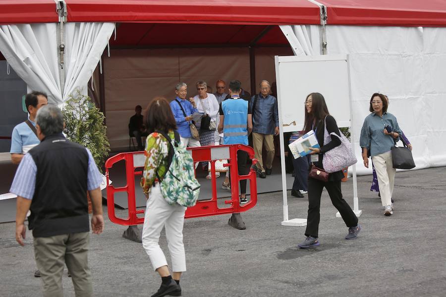 Con sus 293 metros de eslora y 8 metros de calado, llega a la ciudad con unos 2.000 pasajeros y es muy similar a su gemelo, Queen Victoria, que visitó la ciudad el 12 de abril. Ambos buques hacen escala en Gijón por primera vez