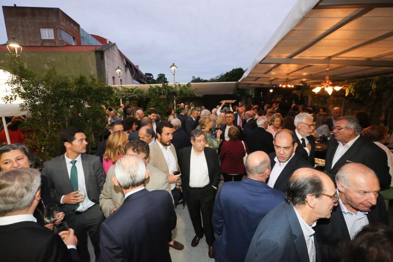 Representantes institucionales, empresariales y de la vid asocial avilesina se dieron cita ayer en el Santa Cecilia tras la entrega de premios.