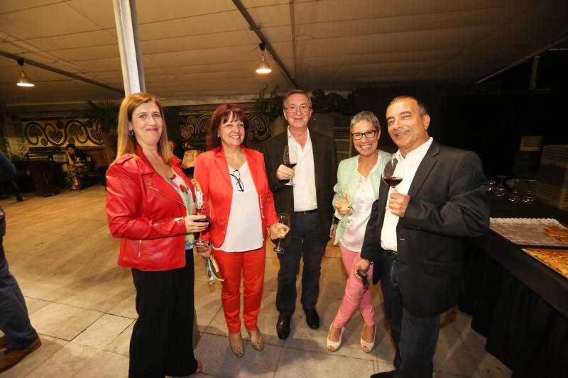 Silvia Álvarez y Sonia López, ambas de Gesimbo; José Troitiño, secretario de la Asociaciónde Vecinos de Versalles; Rosa María Silva y Antonio Gil, presidente de la Asociación de Vecinos de Versalles.