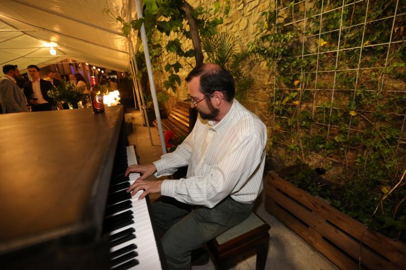 La música de Carlos Esperon animó todo el cóctel..