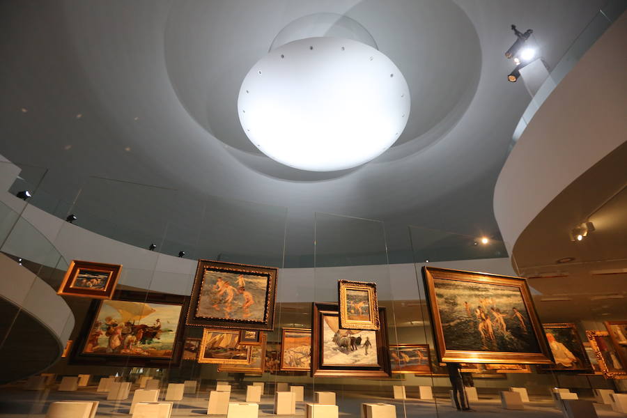 58 cuadros del artista valenciano reunidos en colección por Pedro Masaveu se exponen en Avilés con una puesta en escena que busca darle todo el protagonismo a la obra del artista