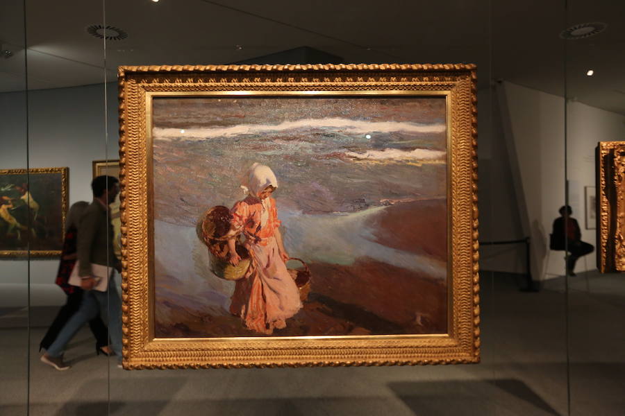 58 cuadros del artista valenciano reunidos en colección por Pedro Masaveu se exponen en Avilés con una puesta en escena que busca darle todo el protagonismo a la obra del artista