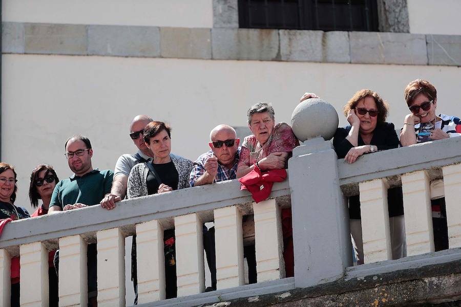 Fotos: Cudillero se llena con L&#039;Amuravela