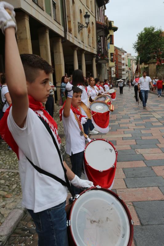 La imagen de San Pedro volvió a salir, como ya estradición, en procesión desde la capilla, seguida por numerosos fieles.