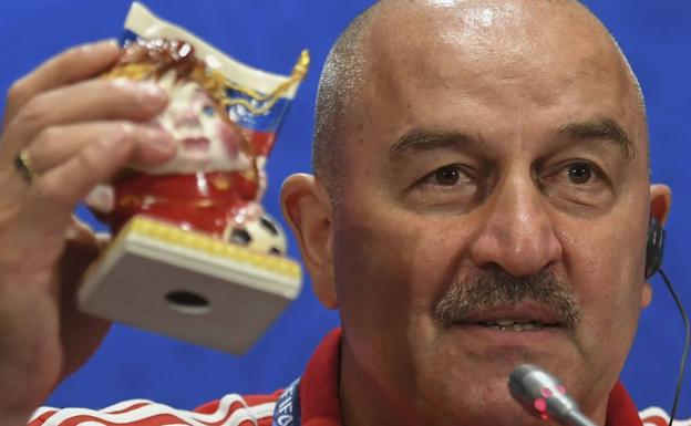 El seleccionador ruso, Stanislav Cherchésov. 