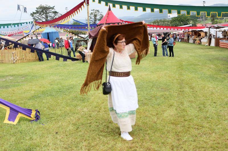 La historia de la rebeldía de los vecinos de Llanera contra el obispo Don Guillén se repite y llena de fiesta y espectáculo la localidad