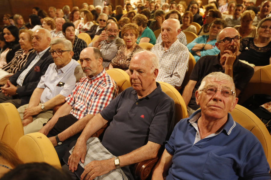 Los siete galardonados prestan un servicio a la ciudad tratando de hacerla «un lugar mejor», aseguró Carmen Moriyón.