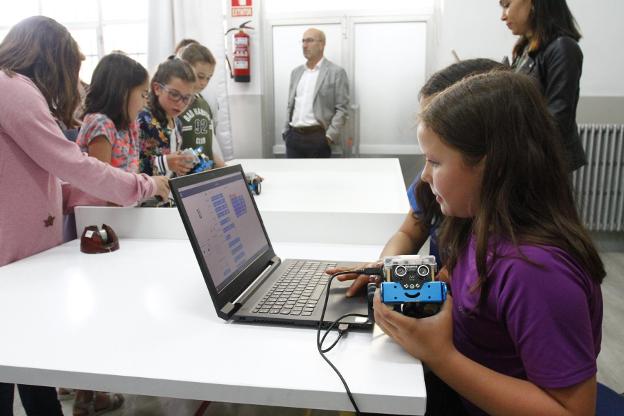 El laboratorio digital del colegio de Llaranes también impulsa la investigación. 