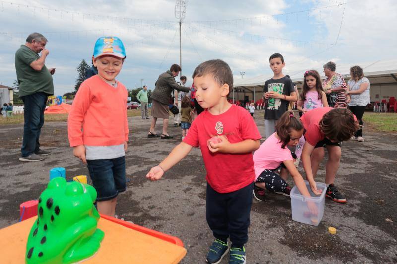 Parroquias y barrios de la ciudad mantuvieron el espíritu festivo y lograron sacar adelante casi todo el programa de actos previsto.